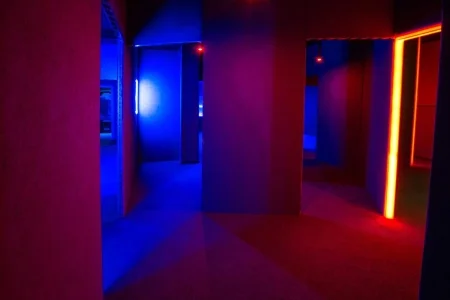 Neónová laser aréna iCOMBAT Bratislava